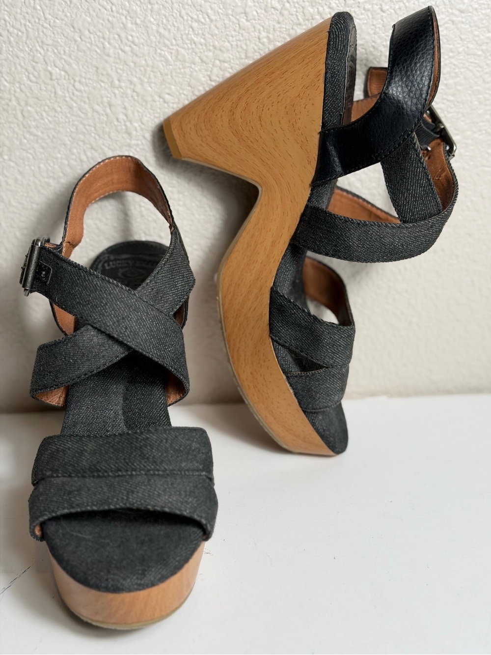 Lucky Brand~Black Denim~Buckle Closure~Wood-Look Platform Heel Sandal~Size 9